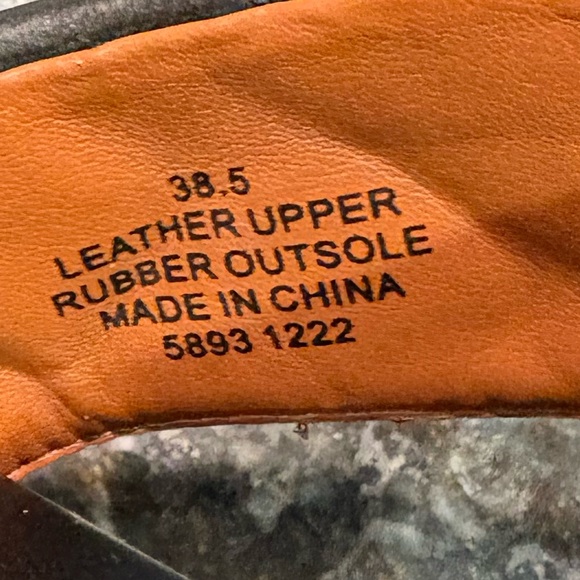 🖤🖤KURT GEIGER KENSINGTON T-BAR CHUNKY BLACK LEATHER SANDALS! 🖤🖤 - Picture 4 of 6